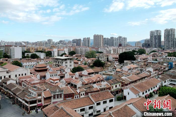 图为10月28日,航拍漳州古城,古建筑特色鲜明。中新社记者 张金川 摄