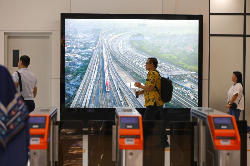 截至10月17日，雅万高铁正式开通运营满两年，累计发送旅客超1200万人次。