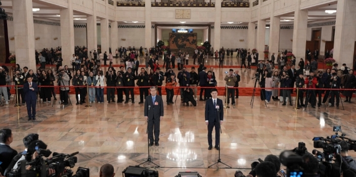 十四届全国人大四次会议首场“代表通道”集中采访活动举行