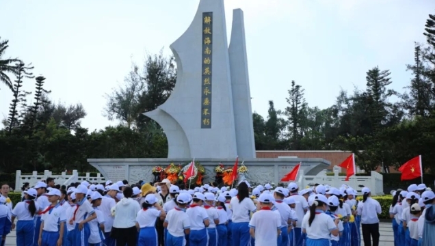 ?？谑械谑恍W(xué)教育集團(tuán)開展清明祭英烈教育活動