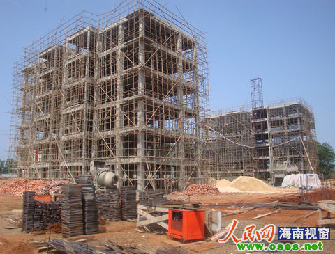 经适房工地农民工向本网报料称楼房偷工减料