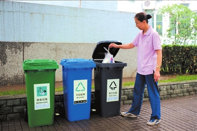 北京拟要求居民缴垃圾处理费 乱扔垃圾可罚两百