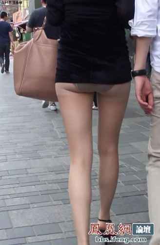 街拍三里屯的露臀女!只穿这个也能上街!图片频