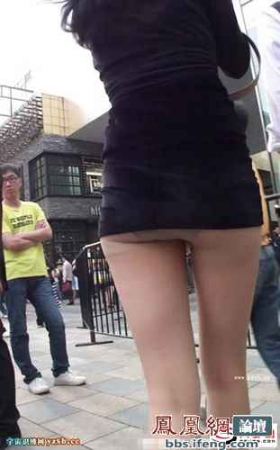 街拍三里屯的露臀<em>女</em>!只穿这个也能上街!图片频