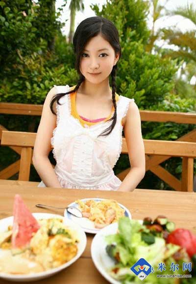 最美19岁朝鲜女兵 能歌善舞 朝鲜<em>艺术</em>团中的明