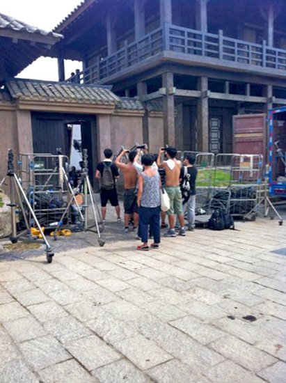 《河东狮吼2》全封闭拍摄 记者绞尽脑汁抢实况