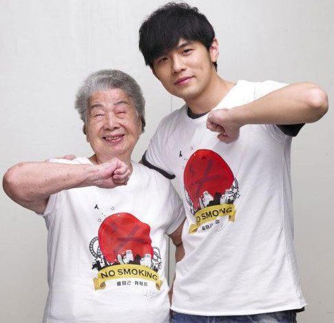 周杰伦外婆摔倒送医院治疗 等候病房心急洒泪