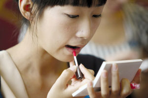 千余男女竞逐空哥<em>空姐</em> 测<em>身高要求</em>脱掉丝袜(图