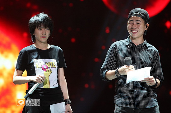 <em>快女彩排</em>苏妙玲景岗山相拥对唱 胡彦斌频忘词