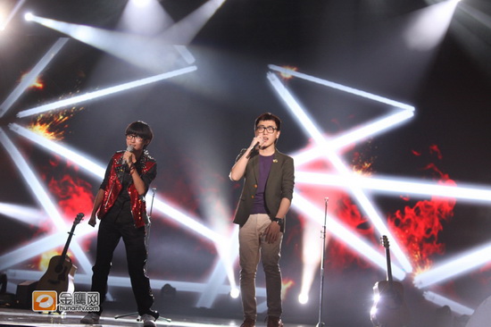 <em>快女彩排</em>刘忻苏醒深情对视 洪辰魏晨激情四射