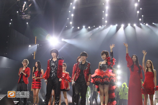 <em>快女彩排</em>刘忻苏醒深情对视 洪辰魏晨激情四射