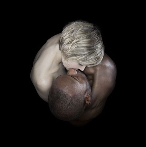 另一种<em>人体艺术</em>:俯视接吻的那一刻