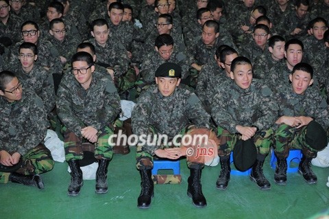 韩国明星rain戎装照曝光 将到陆军第五师受训(