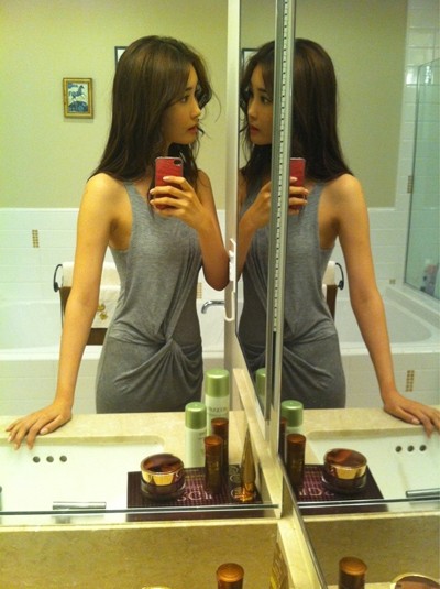 多海洗手间内对镜自拍 自称见到<em>双胞胎妹妹</em>(图