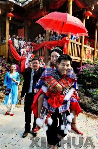 美国华裔小伙民族婚礼娶新娘