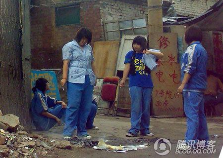 90后女学生不甘寂寞成老烟枪_教育新闻_教育_海