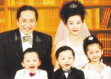 惊艳!<em>汤镇业</em>校花<em>大女儿</em>PK冯小刚女儿美照图片