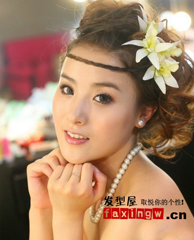 2012最新流行的浪漫日系<em>新娘发型</em>_时尚婚纱_