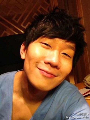 林俊杰微博在线互动称专心做音乐暂不谈恋爱(