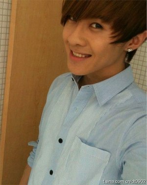 阮经天家世富贵郑元畅摆地摊 台湾小生背景揭