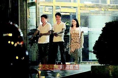 <em>丁俊晖女友</em>首度曝光 <em>微博</em>晒自拍照曝相思之苦