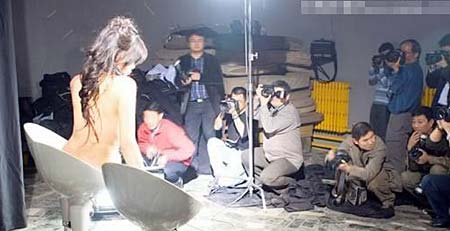 色情or艺术?<em>美女裸模</em>300元随便拍图片频道 - 海