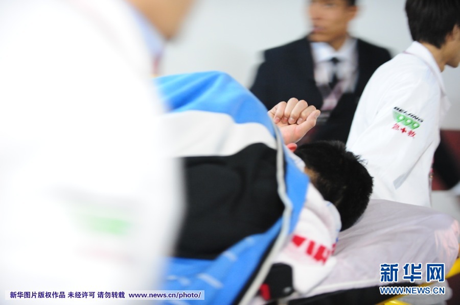 CBA总决赛:北京金隅队球员朱彦西意外受伤图