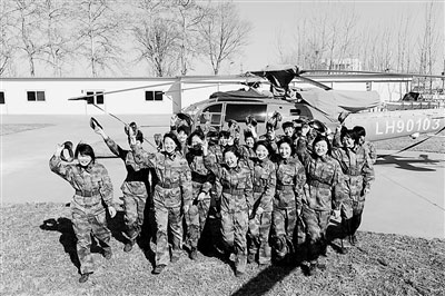 陆航首批女机务兵接受培训 90%为大专以上学历