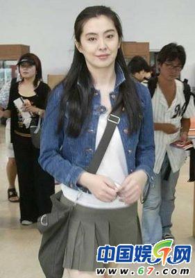 45岁王祖贤无收入靠吃老本 生活拮据买打折货