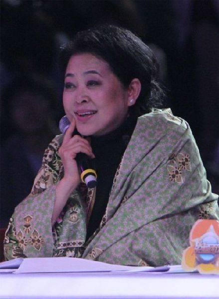倪萍再登央视主持55岁倪萍主持等着我倪萍52岁再续谈话主...