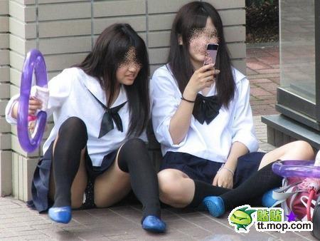 真实街拍日本<em>女子</em>高校<em>生</em>,各种制服,<em>黑丝</em> !图片