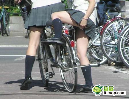 真实街拍<em>日本</em>女子高校生,各种制服,黑丝 !<em>图片</em>