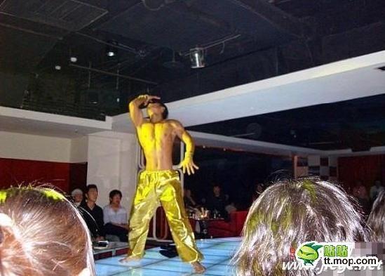 广州某高级会员俱乐部男妓图片频道 - 海口网