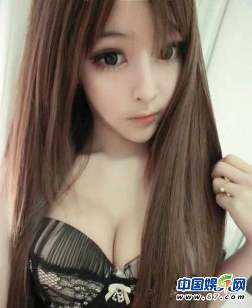 全球美少女集体模仿<em>充气</em>娃娃 中国女学生王嘉