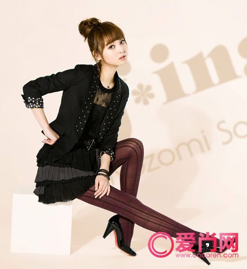 佐佐木希丝袜搭配 甜入你心扉_名模_时尚_海口