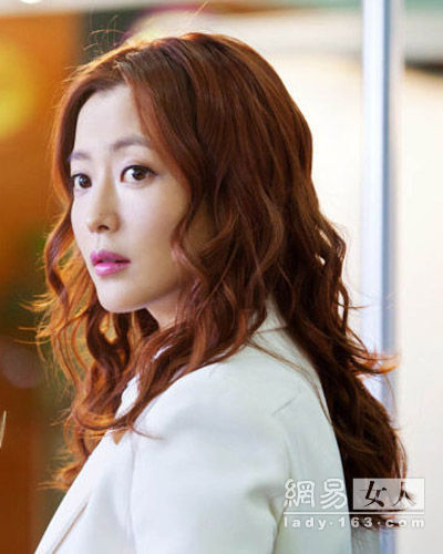 韩剧《信义》热播金喜善发型配李敏镐显老气_