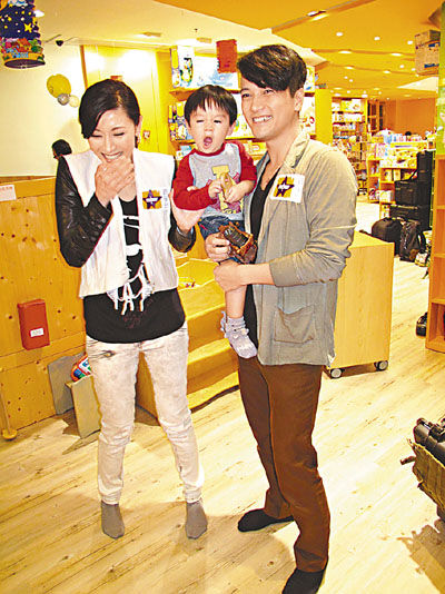 李嘉欣不想追<em>生女儿</em> 见小<em>朋友</em>打哈欠忍俊不禁