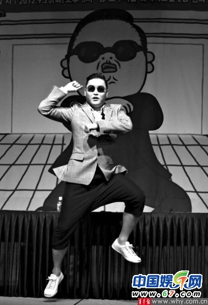 布兰妮穿旗袍跳骑马舞 《江南Style》明星版[图