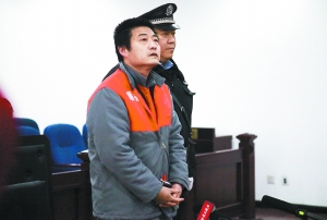 北京男子扎50多个车胎 还扎民警 称是因违法占道