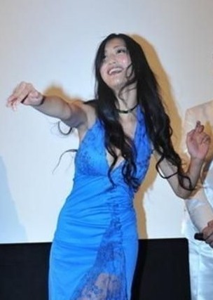 日本性感女星当众脱内裤 与杉本彩抢情色女王