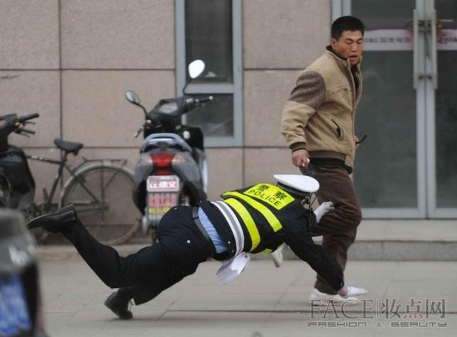 现在的交警 太特么狗了,今天我骑着我的摩托上街溜达