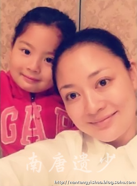 连奕名8岁女儿及前妻曝光