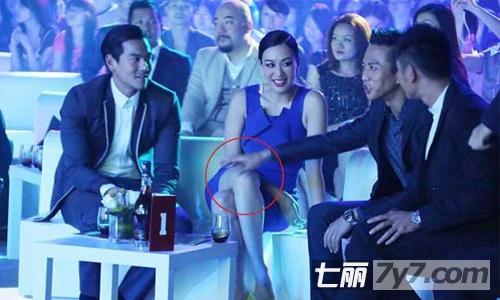 钟丽缇被邓超摸腿 <em>色男色女</em>咸猪手公共场合肆