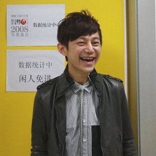 名嘴收入揭秘:何炅年赚2000万 董卿月薪26万图