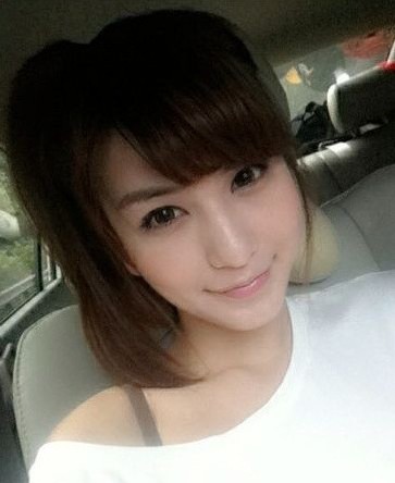 她叫黄梦露,来自福州大学厦门工艺美院,女神级校花,快来看看吧!