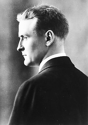 《了不起的盖茨比》:一曲爵士时代的挽歌