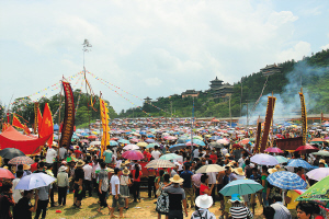 文笔峰下闹军坡