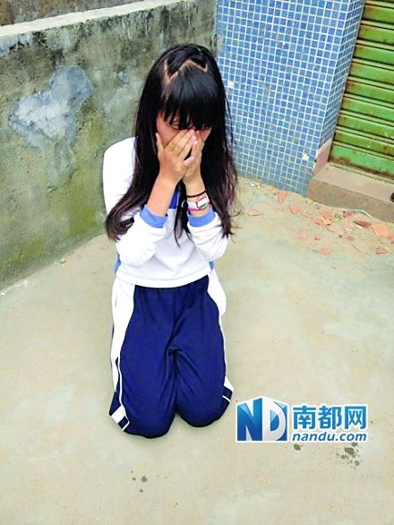 女生晒殴打同学逼其下跪照片称很刺激图