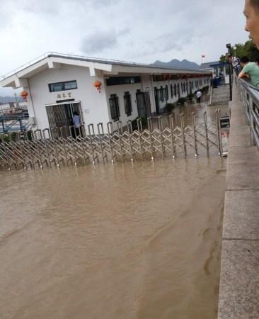 强台风菲特逼近 浙江苍南瞬间风力超17级