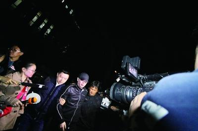 央视马年春晚挂倒计时牌 冯小刚避谈晚会进展